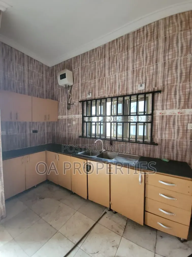 5bdrm Duplex in Kolapo Ishola Gra for rent