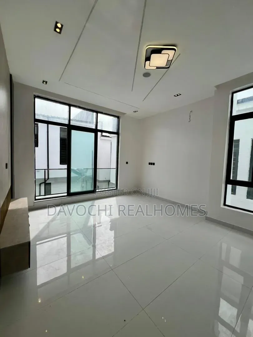4bdrm Duplex in Ikota for sale