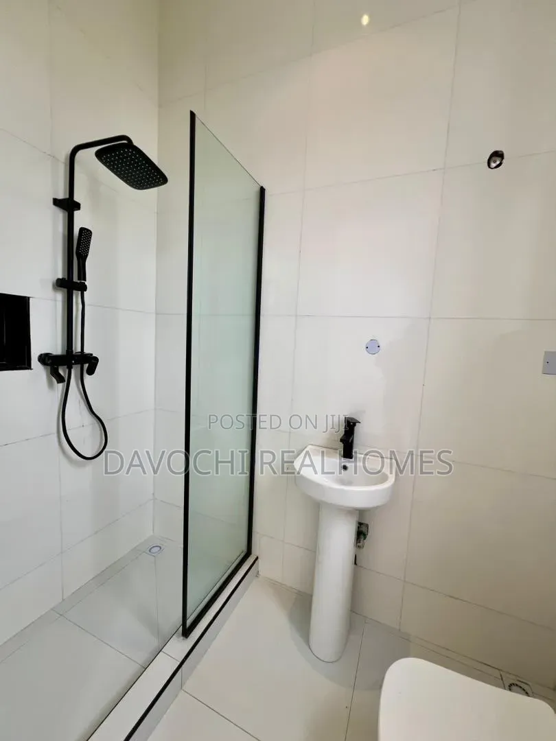 4bdrm Duplex in Ikota for sale