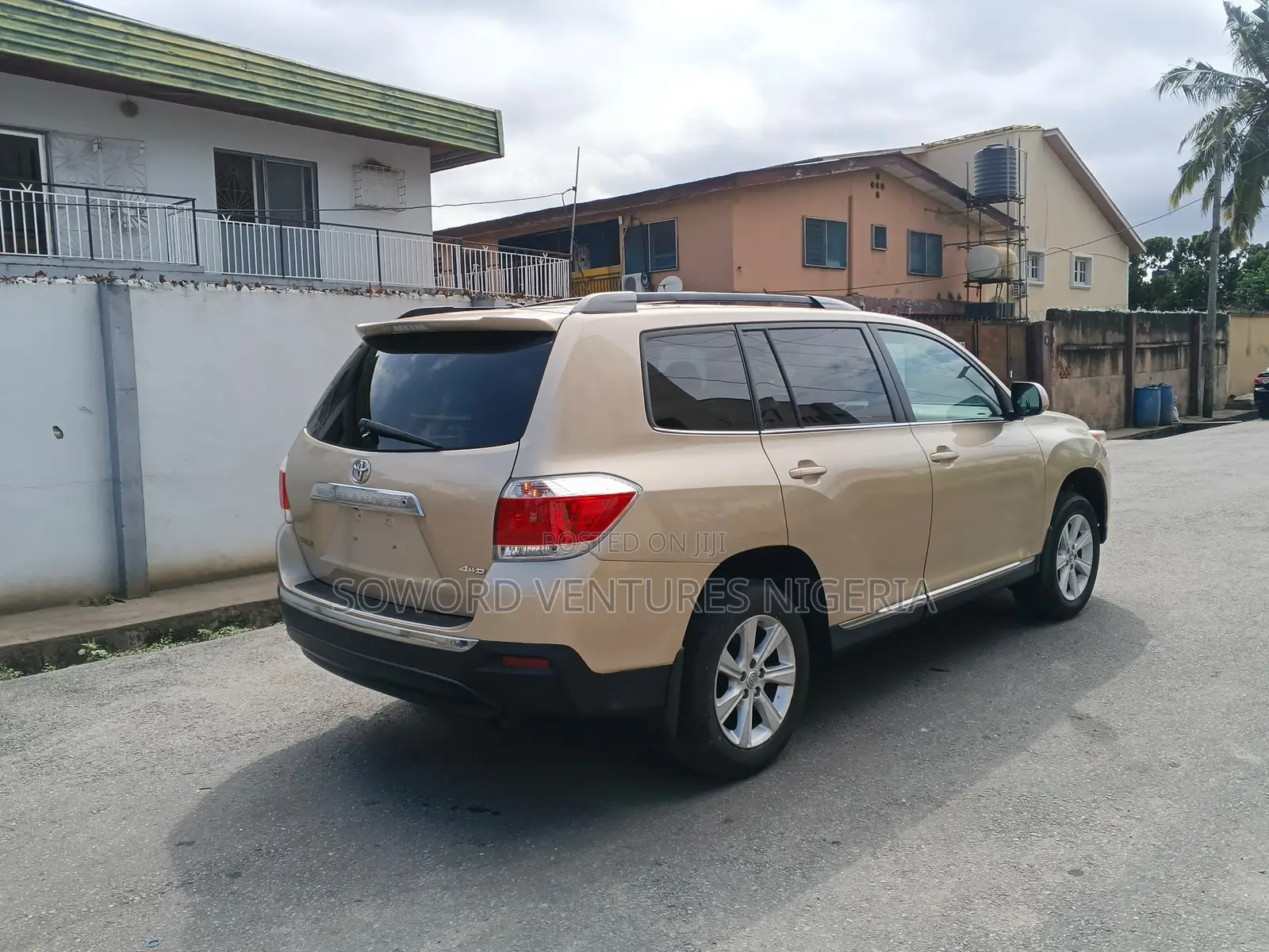 Toyota Highlander 2012 Gold