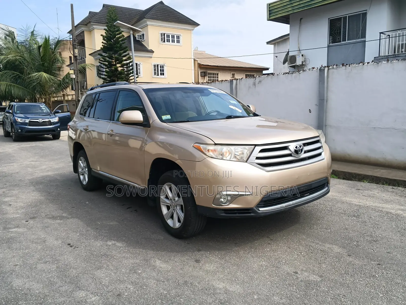 Toyota Highlander 2012 Gold