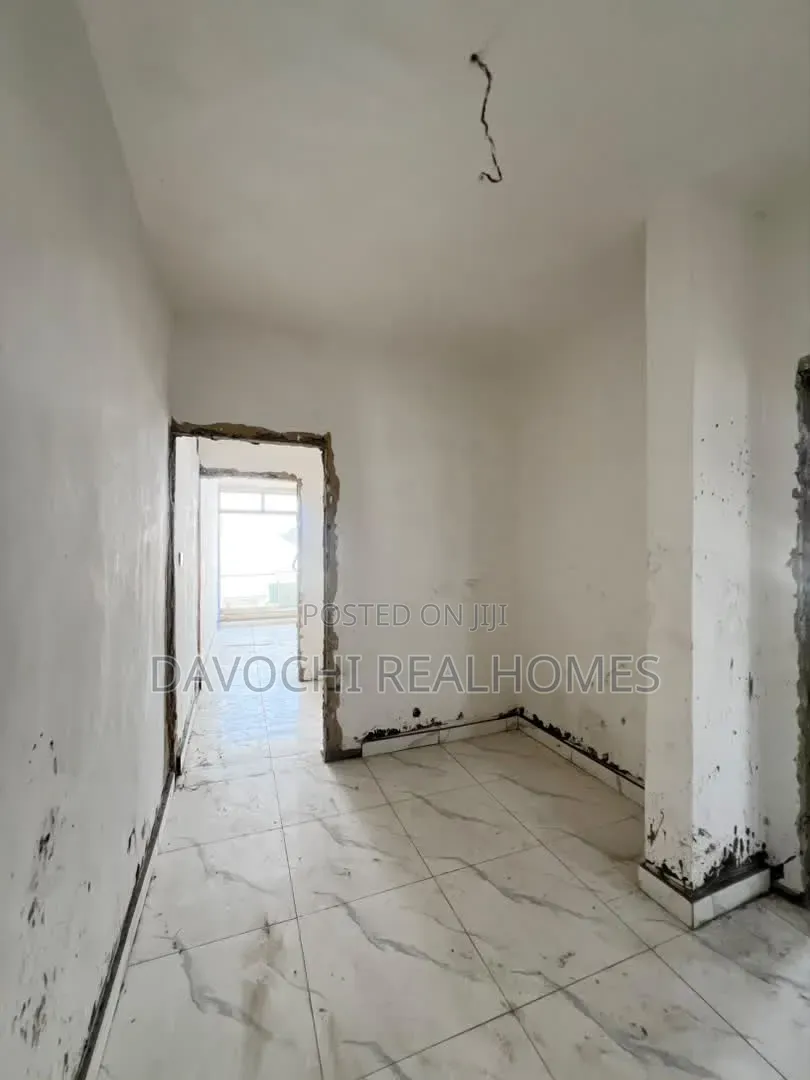 3bdrm Penthouse in Ikota for sale