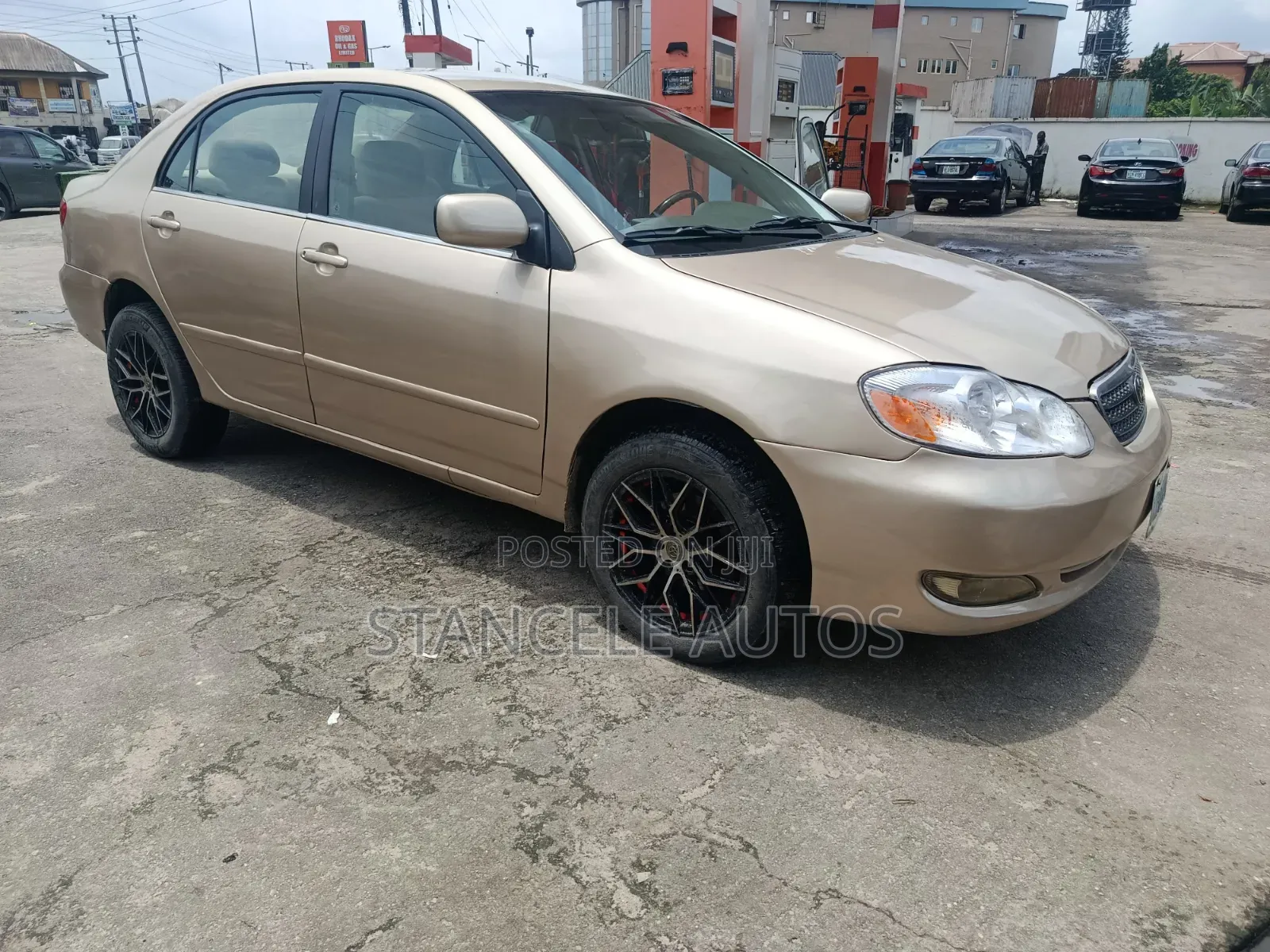 Toyota Corolla LE 2005 Gold