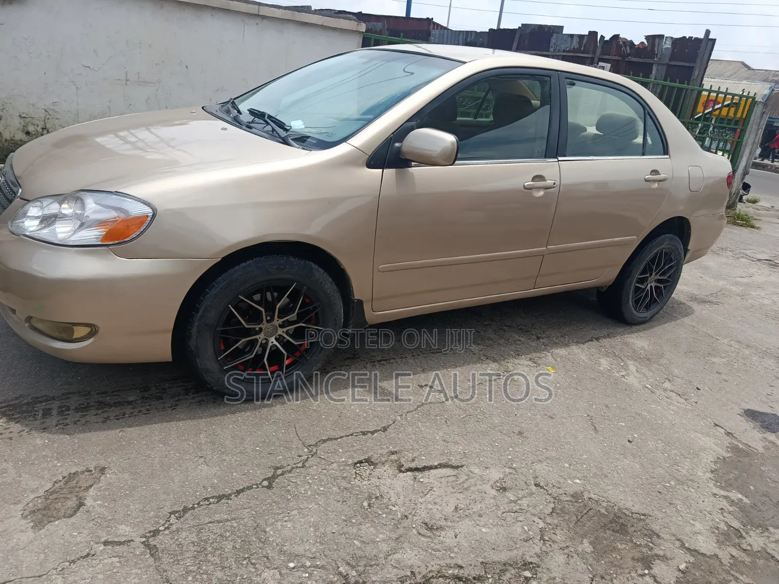 Toyota Corolla LE 2005 Gold