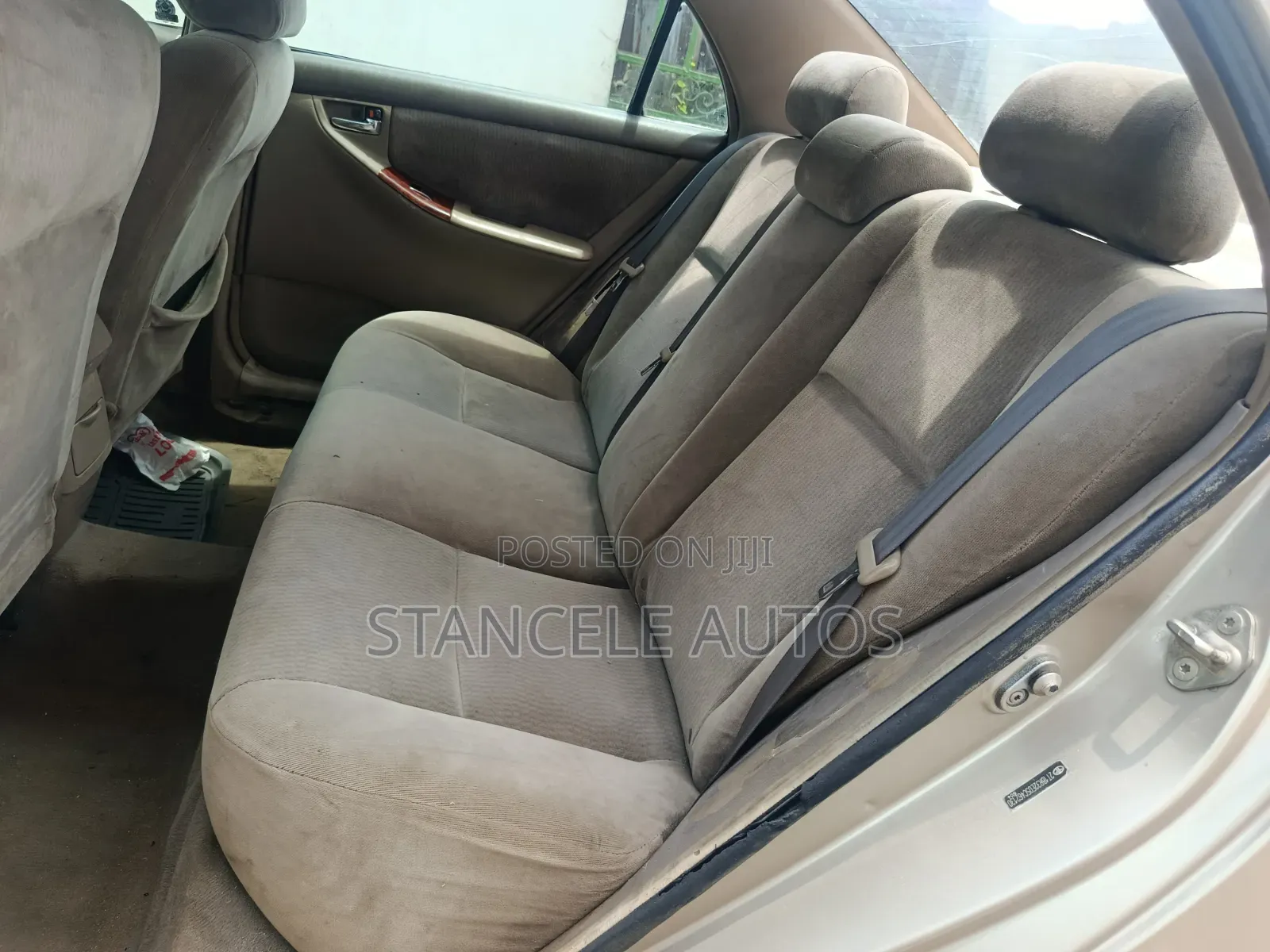 Toyota Corolla LE 2005 Gold
