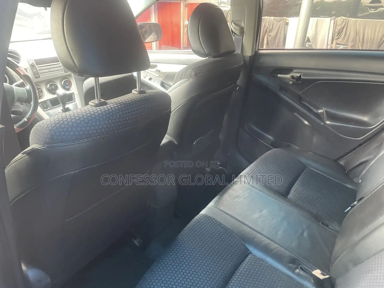 Pontiac Vibe 2010 White