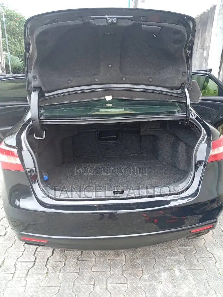 Toyota Avalon XLE Premium Sedan FWD (3.5L 6cyl 6A) 2013 Gray