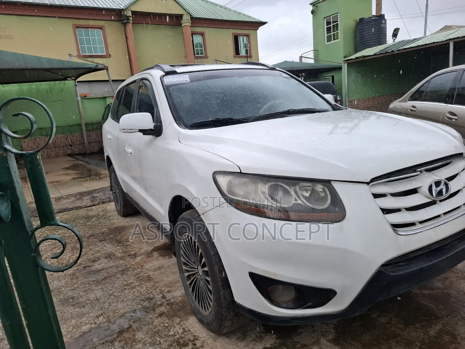 Hyundai Santa Fe SE 2010 White