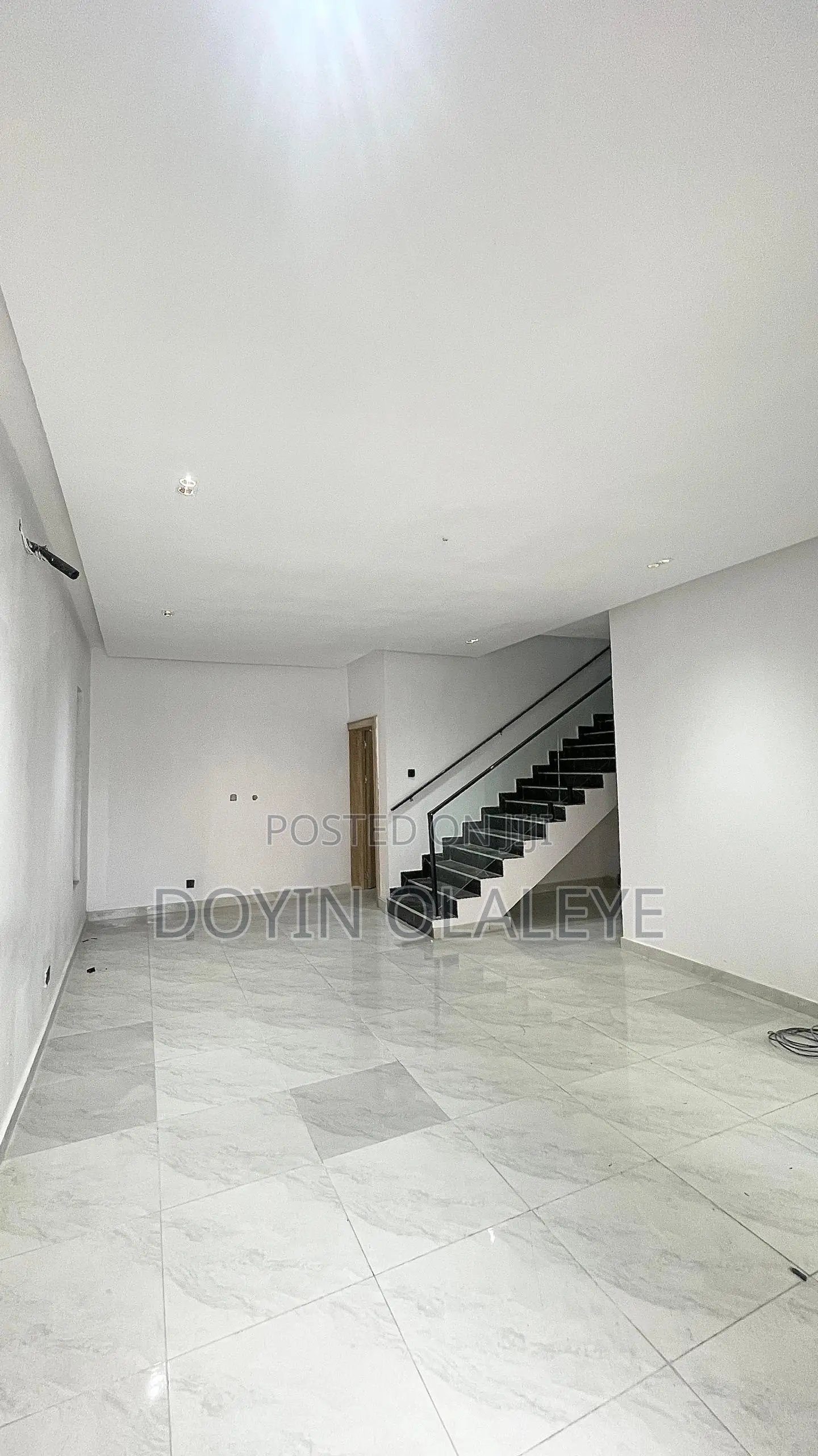 4bdrm Duplex in Chevron for sale