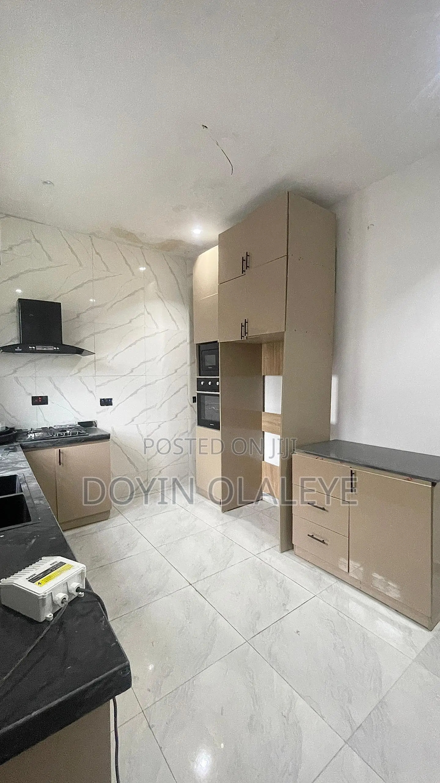 4bdrm Duplex in Chevron for sale