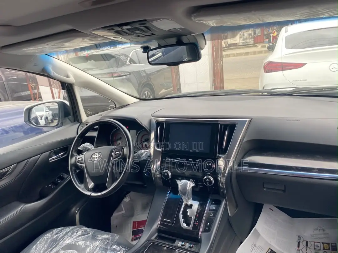 Toyota Alphard 2022 White