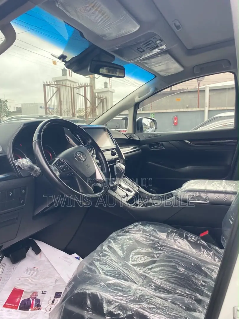 Toyota Alphard 2022 White