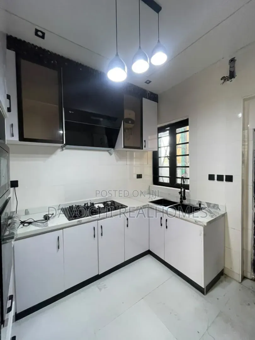 3bdrm Duplex in Ikota for sale
