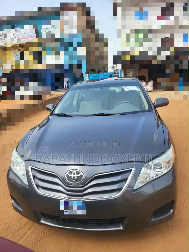 Toyota Camry LE 4dr Sedan (2.5L 4cyl 6AM) 2010 Gray