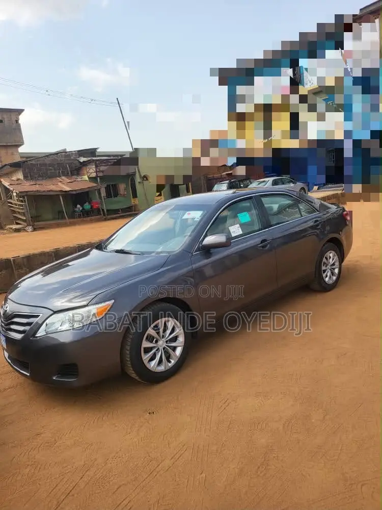 Toyota Camry LE 4dr Sedan (2.5L 4cyl 6AM) 2010 Gray