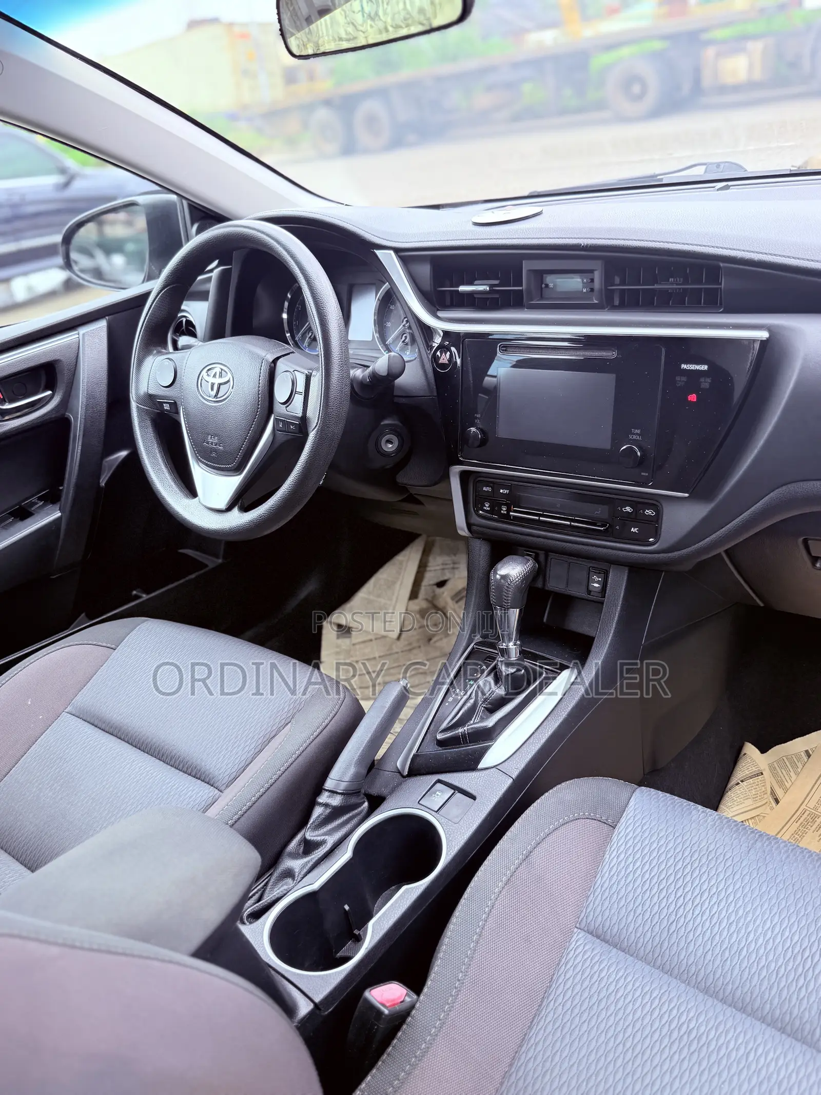 Toyota Corolla LE 4dr Sedan (1.8L 4cyl CVT) 2017 Brown