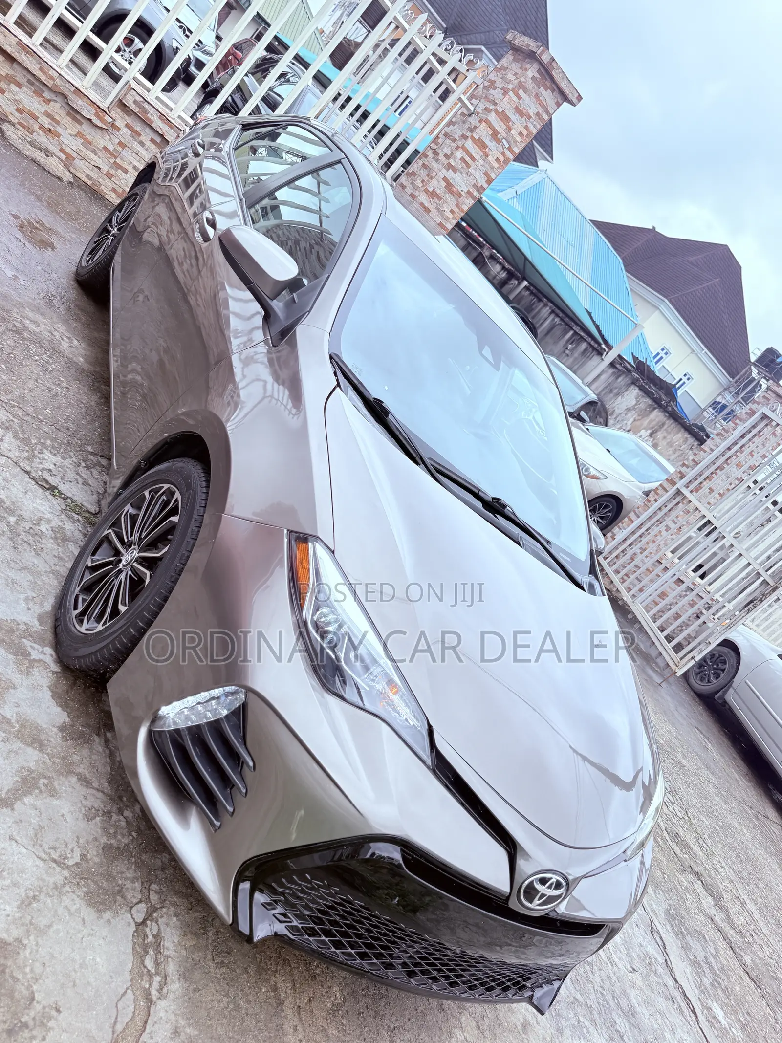 Toyota Corolla LE 4dr Sedan (1.8L 4cyl CVT) 2017 Brown