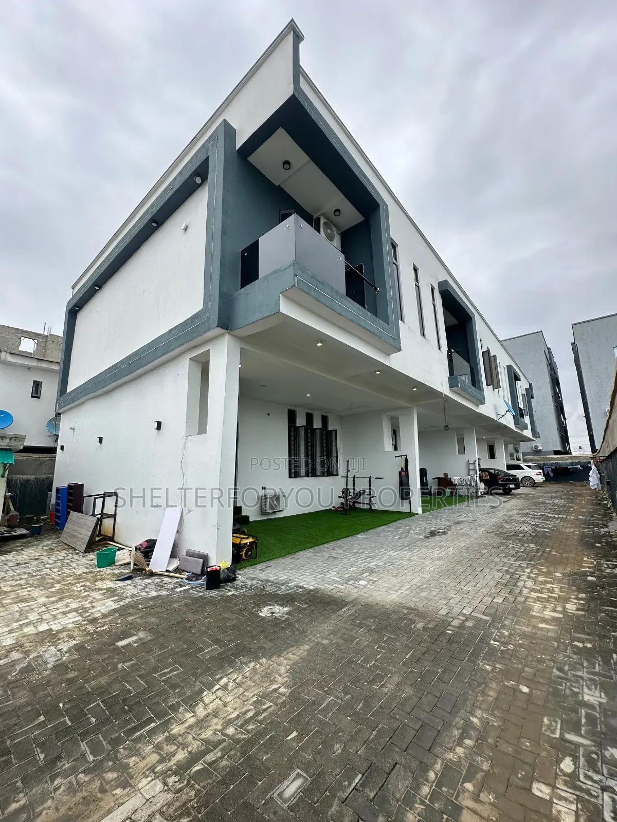 4bdrm Duplex in Lekki Expressway for sale