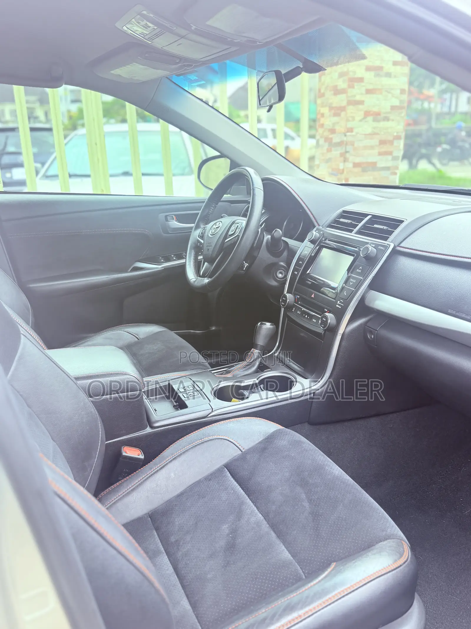 Toyota Camry XSE 4dr Sedan (2.5L 4cyl 6A) 2015 Gold
