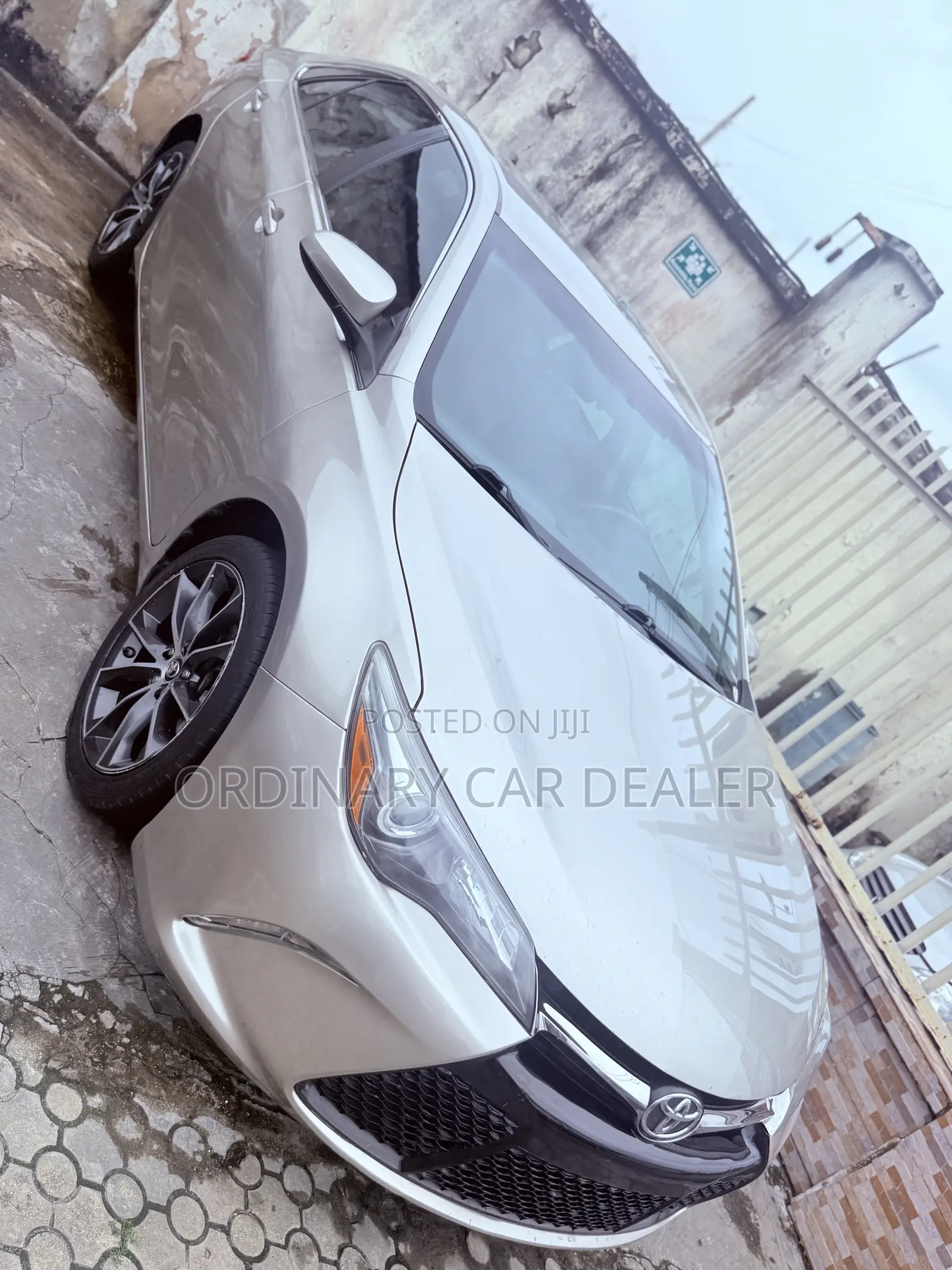 Toyota Camry XSE 4dr Sedan (2.5L 4cyl 6A) 2015 Gold