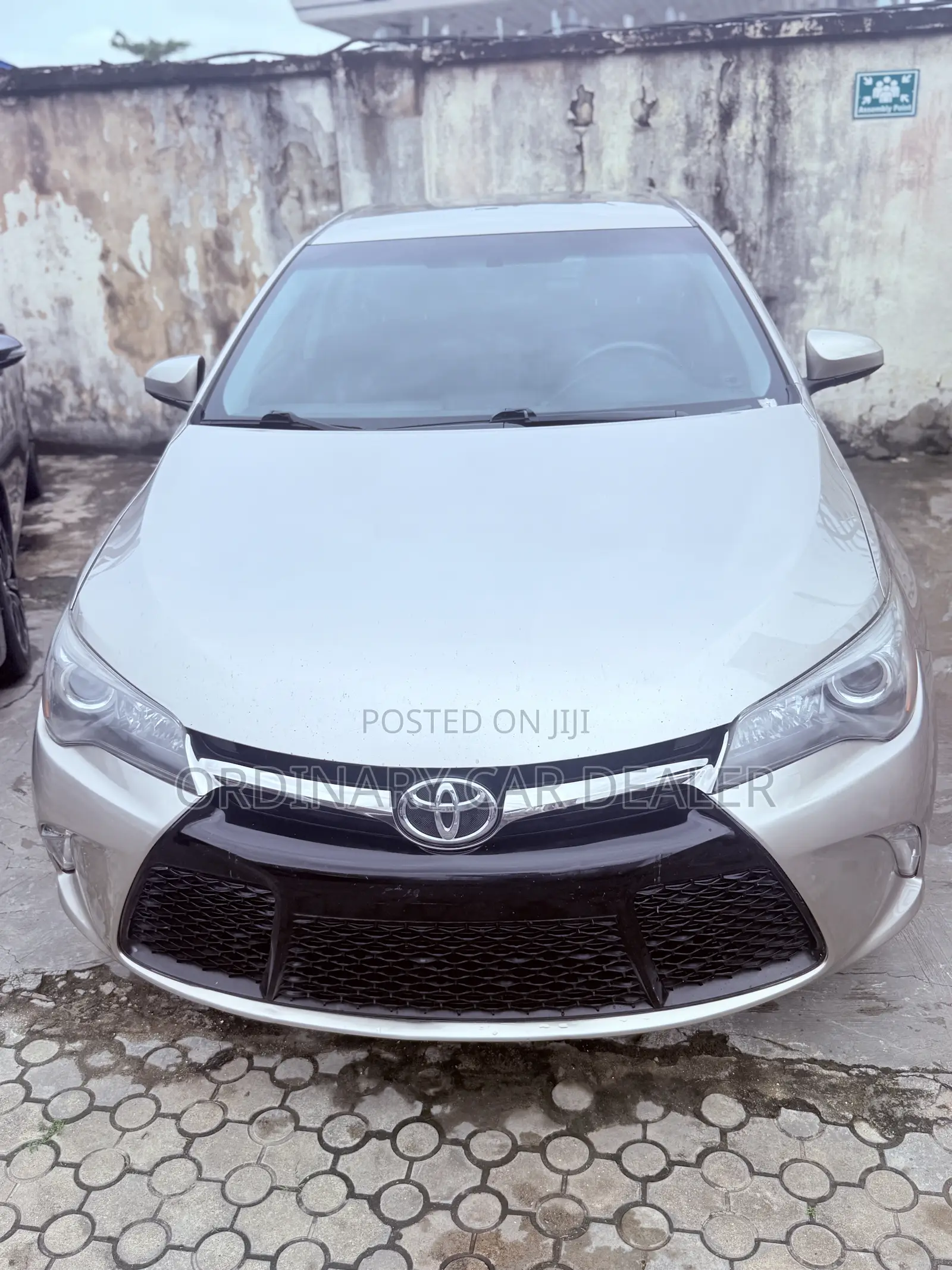 Toyota Camry XSE 4dr Sedan (2.5L 4cyl 6A) 2015 Gold