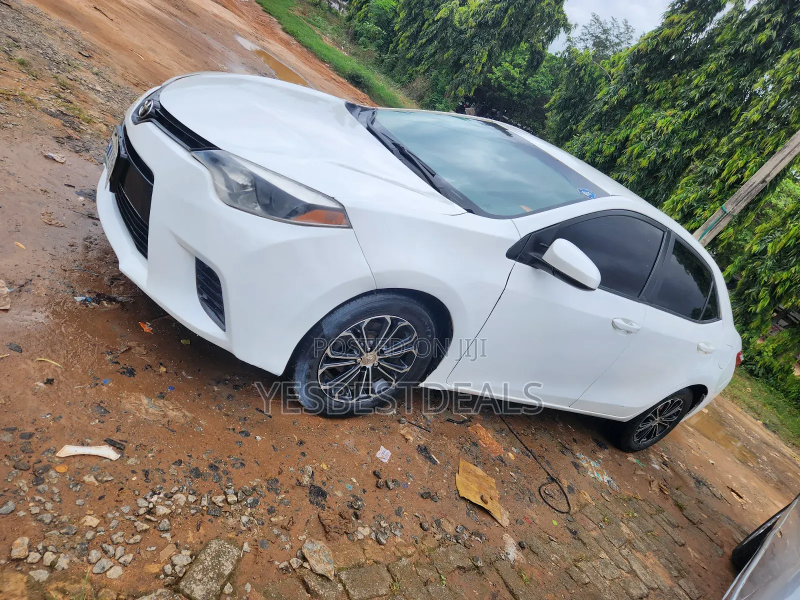 Toyota Corolla LE Eco Premium 4dr Sedan (1.8L 4cyl CVT) 2014 White