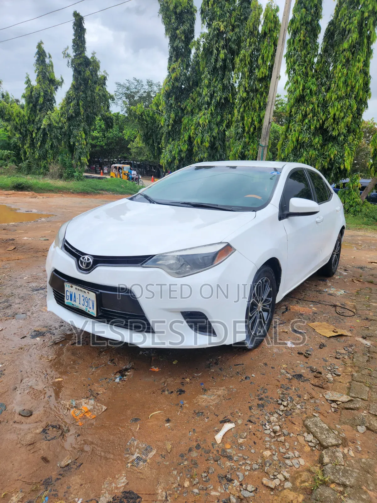 Toyota Corolla LE Eco Premium 4dr Sedan (1.8L 4cyl CVT) 2014 White