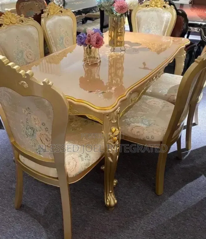 Royal Dining Room With 6 Seaters