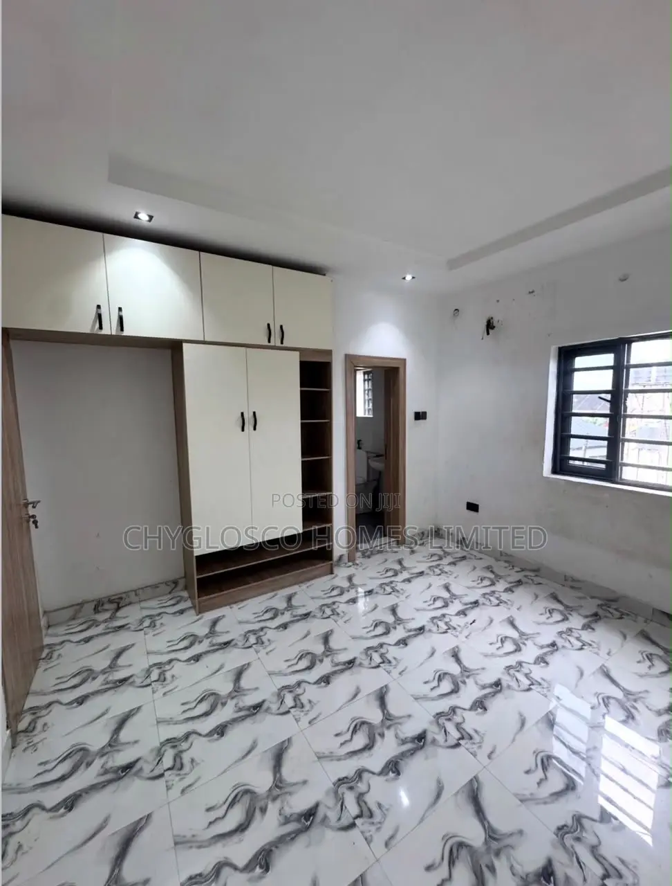 4bdrm Duplex in New Layout for sale