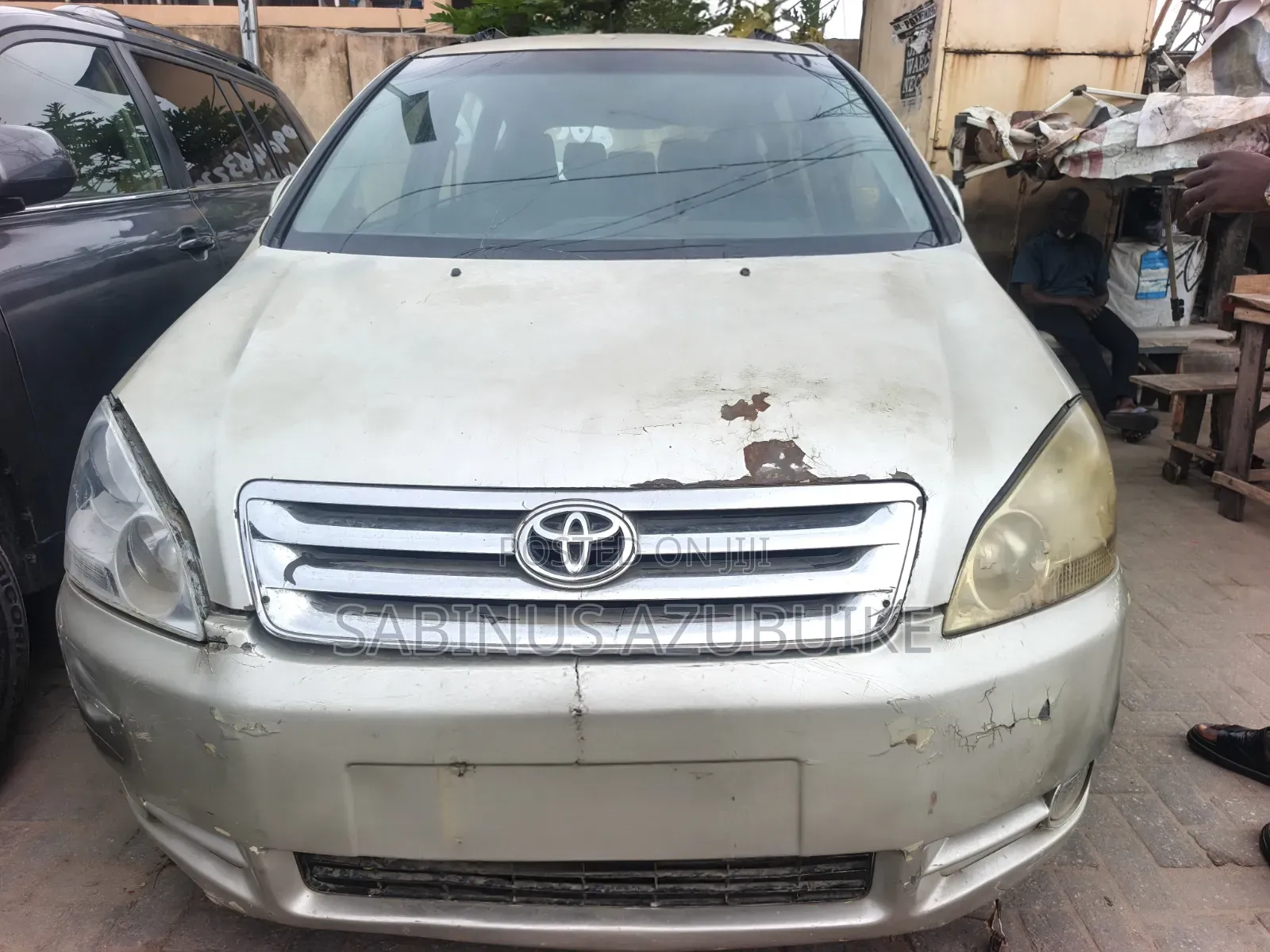 Toyota Avensis Verso 2.0 Petrol 2010 Gold