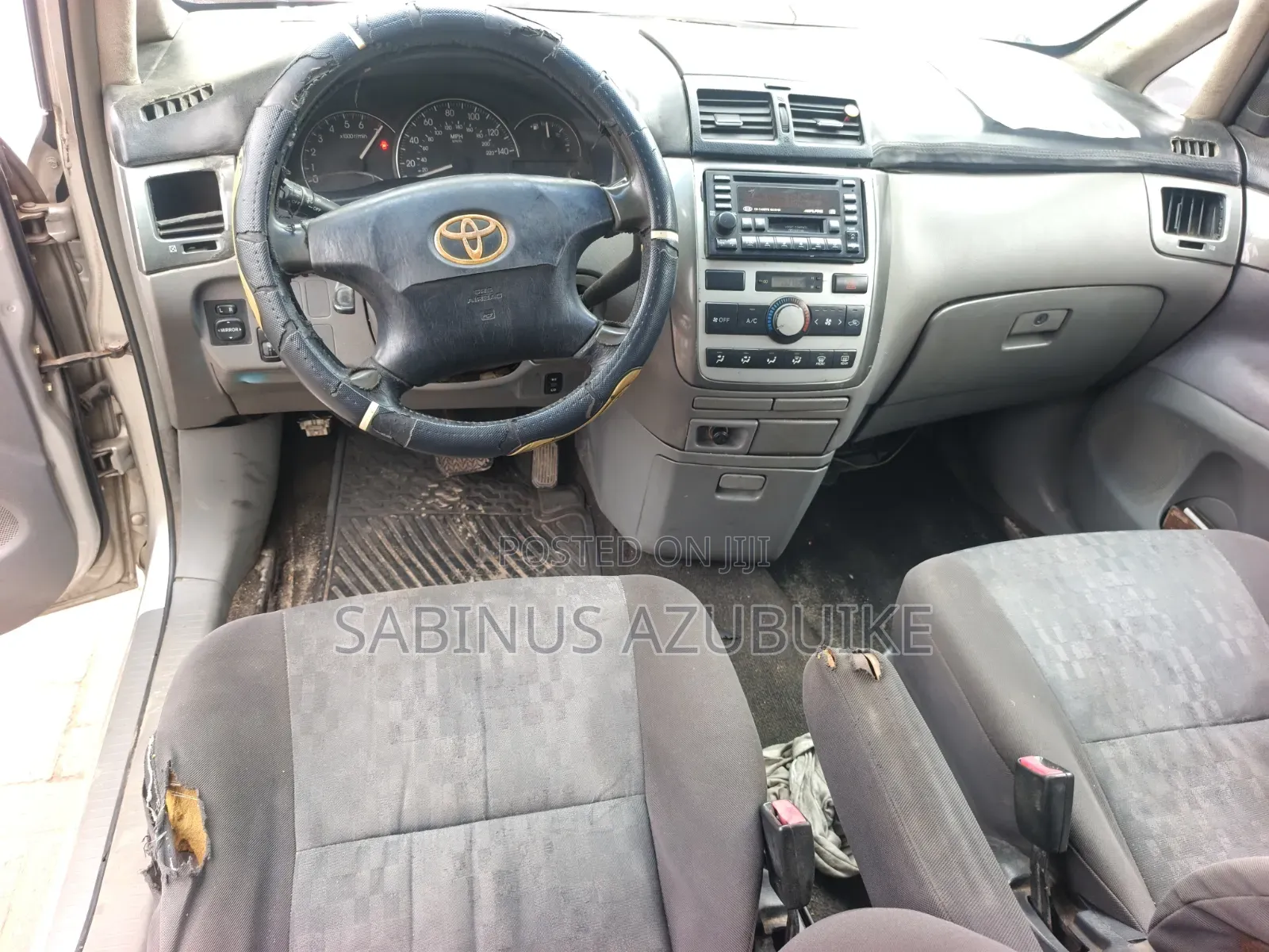 Toyota Avensis Verso 2.0 Petrol 2010 Gold