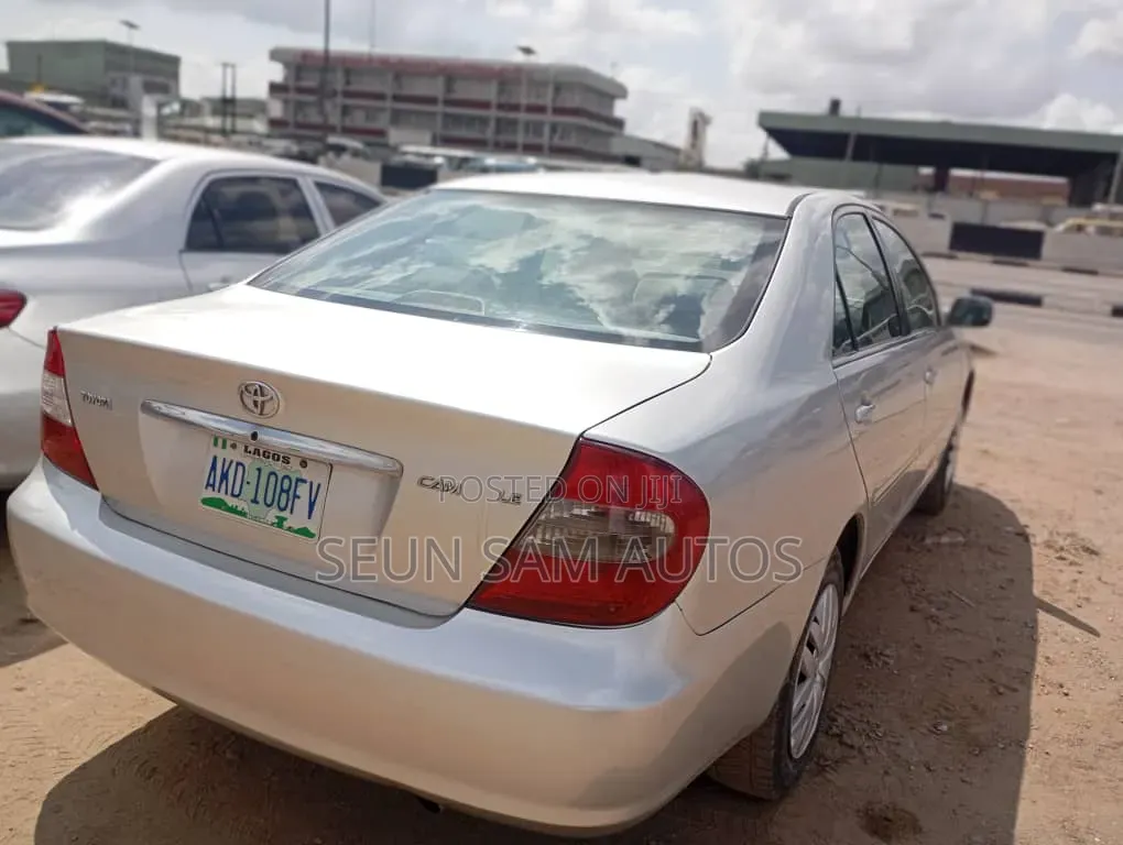 Toyota Camry LE 4dr Sedan (2.4L 4cyl 5M) 2003 Silver