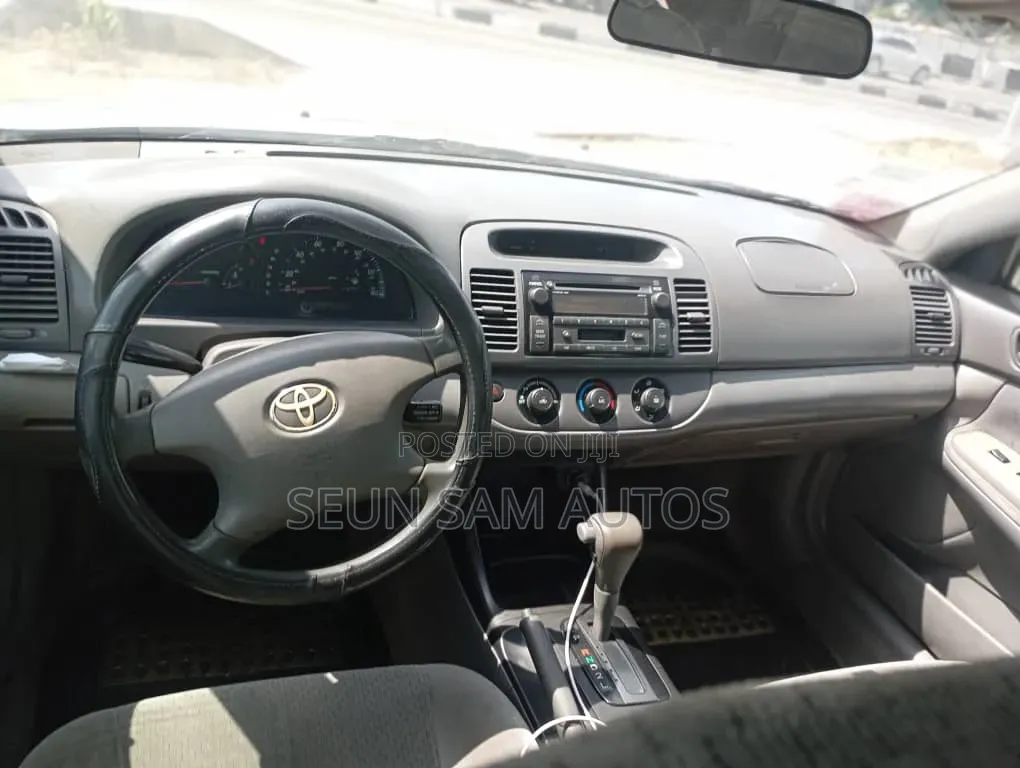 Toyota Camry LE 4dr Sedan (2.4L 4cyl 5M) 2003 Silver