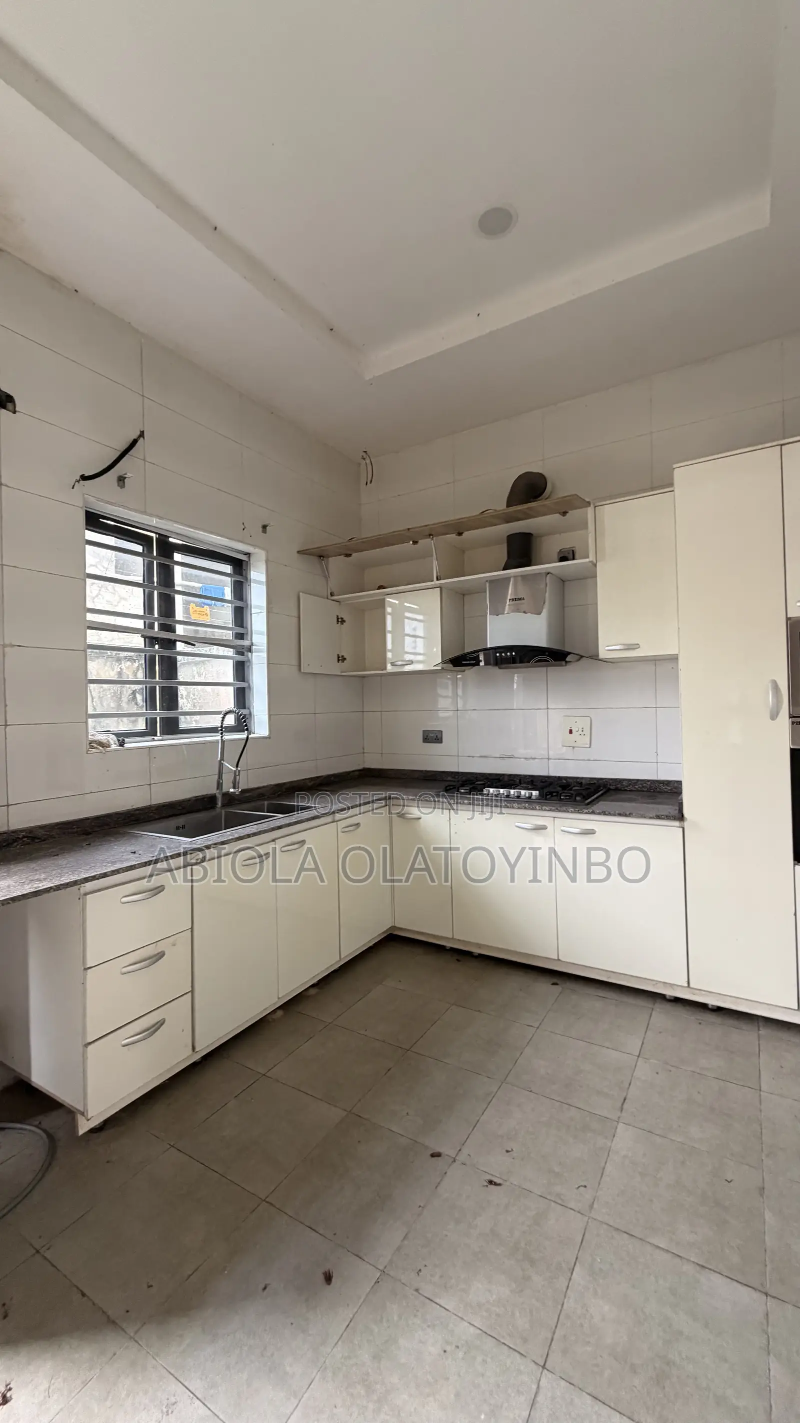 4bdrm Townhouse / Terrace in Ikota Villa for rent