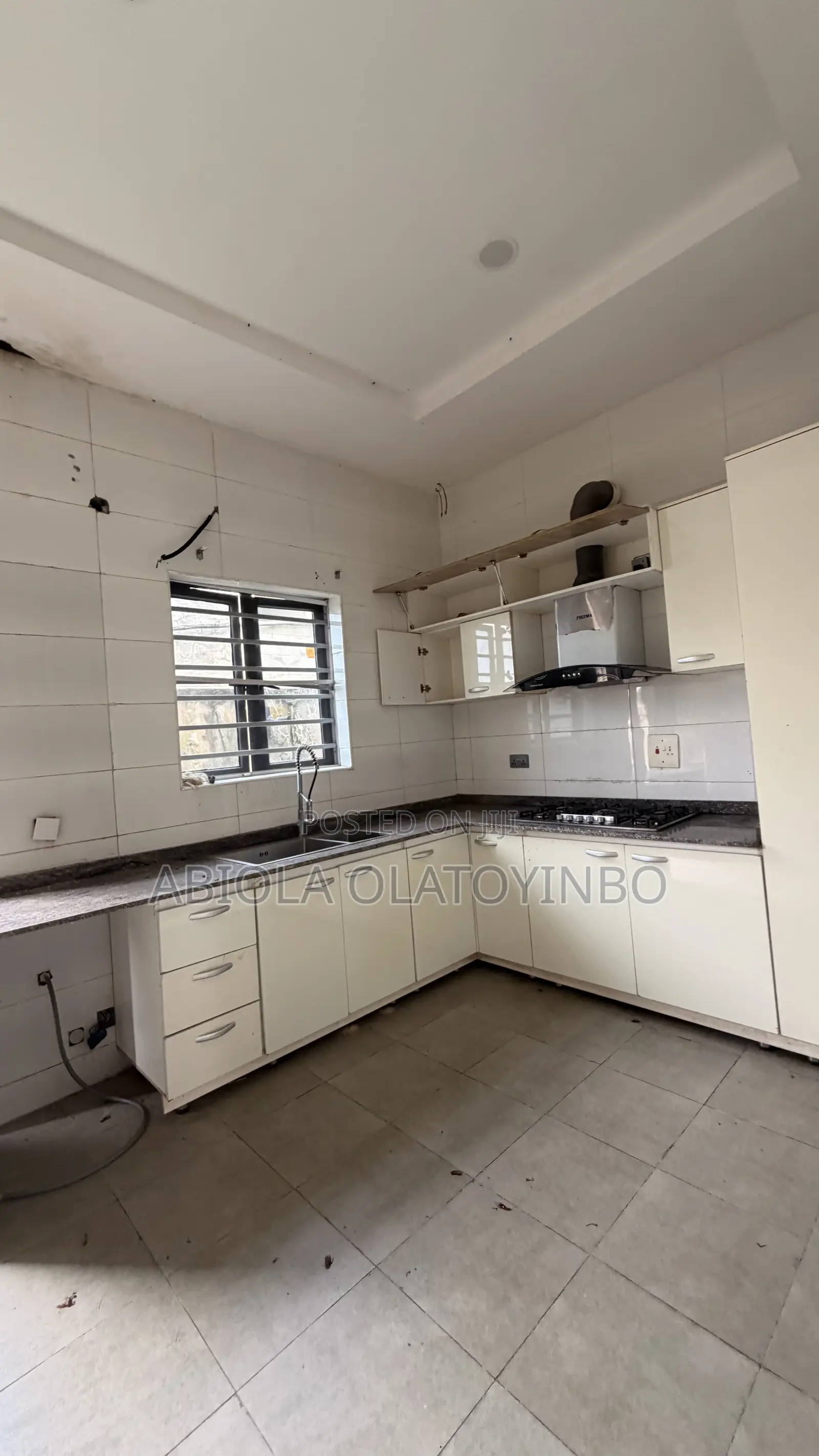 4bdrm Townhouse / Terrace in Ikota Villa for rent