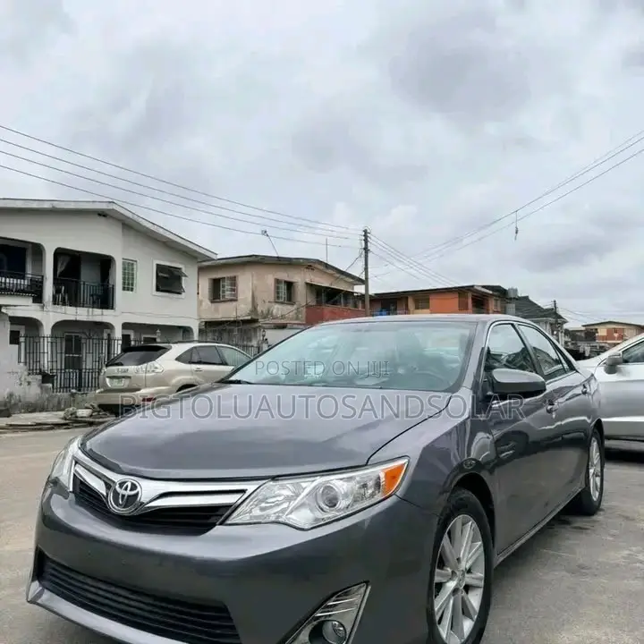 Toyota Camry XLE 4dr Sedan (3.5L 6cyl 6A) 2014 Gray
