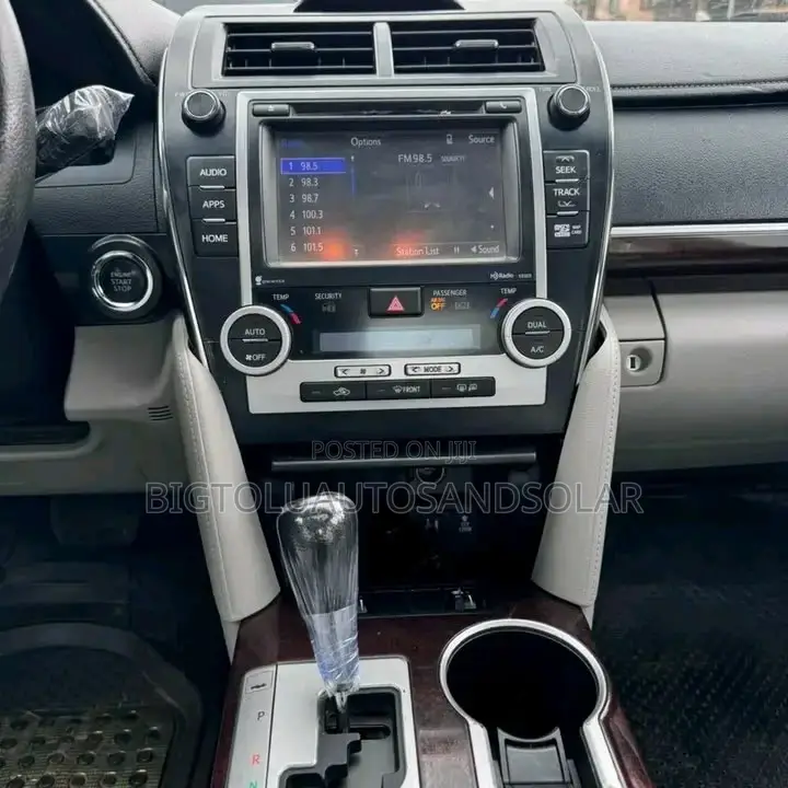 Toyota Camry XLE 4dr Sedan (3.5L 6cyl 6A) 2014 Gray