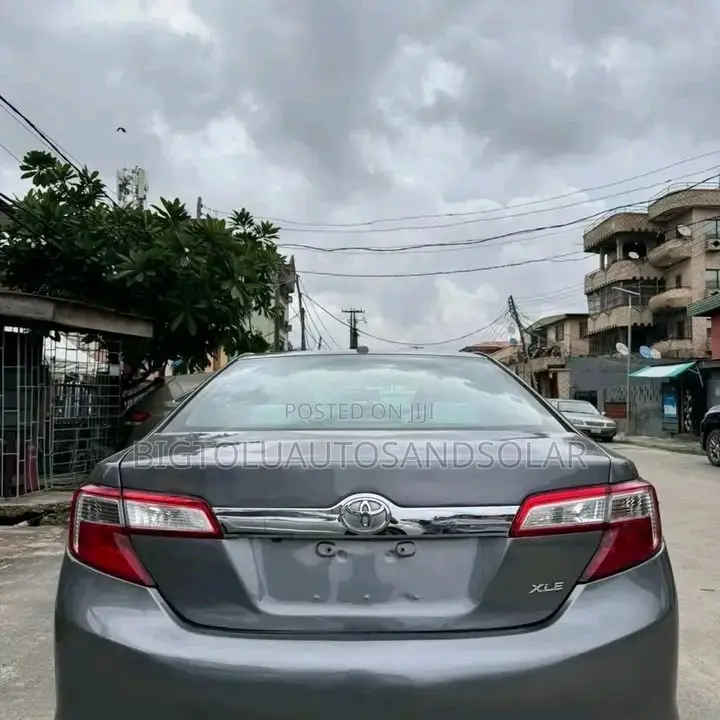 Toyota Camry XLE 4dr Sedan (3.5L 6cyl 6A) 2014 Gray