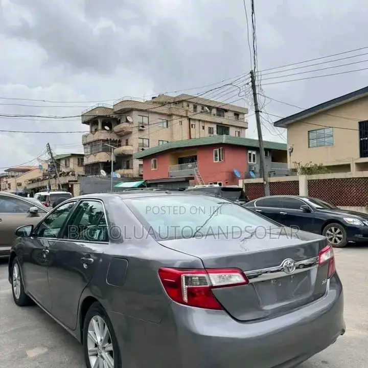 Toyota Camry XLE 4dr Sedan (3.5L 6cyl 6A) 2014 Gray