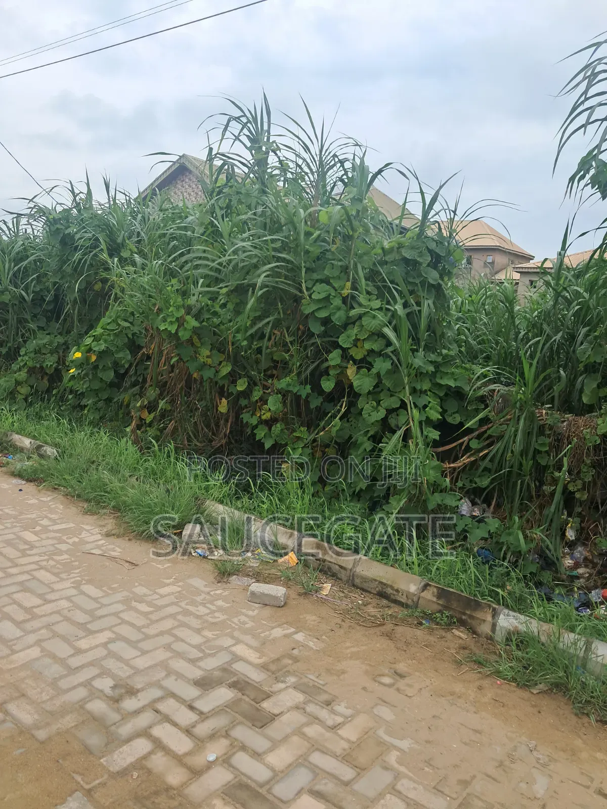 A Room in a Terrace Duplex at Ikota Gra