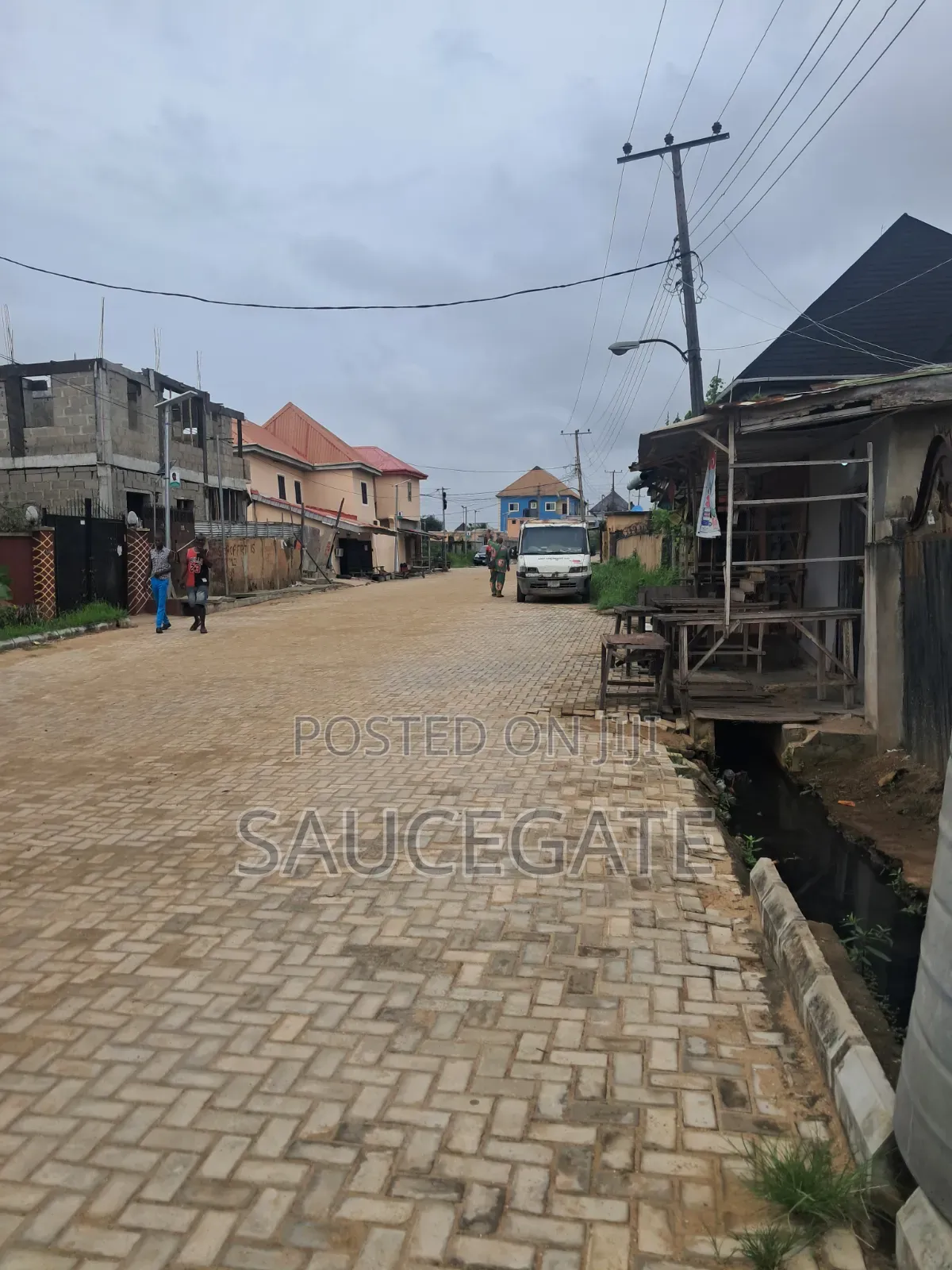 A Room in a Terrace Duplex at Ikota Gra