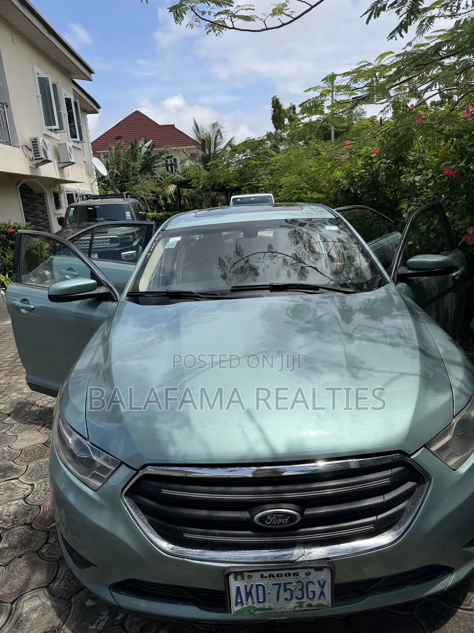 Ford Taurus 4dr Sedan 2016