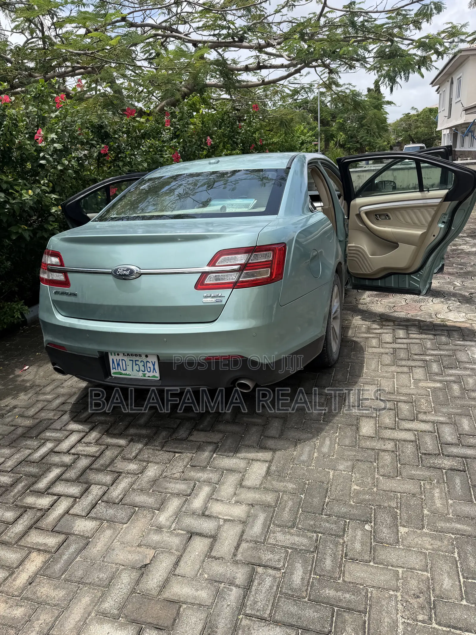 Ford Taurus 4dr Sedan 2016