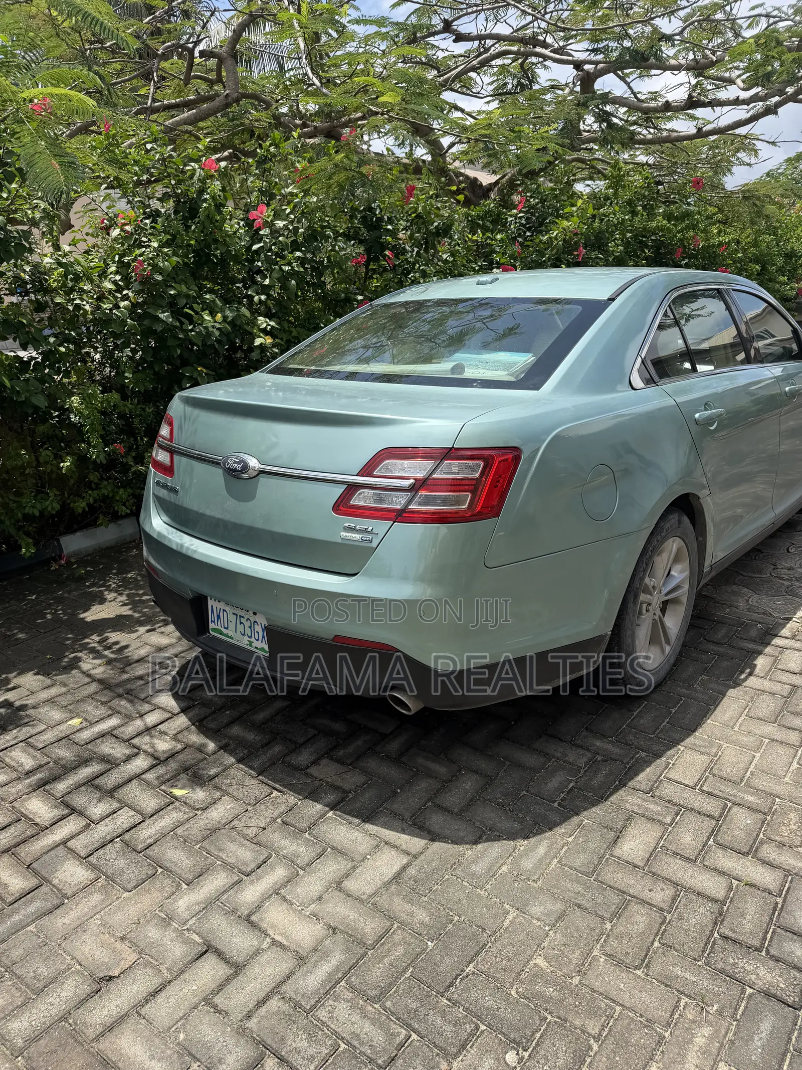 Ford Taurus 4dr Sedan 2016