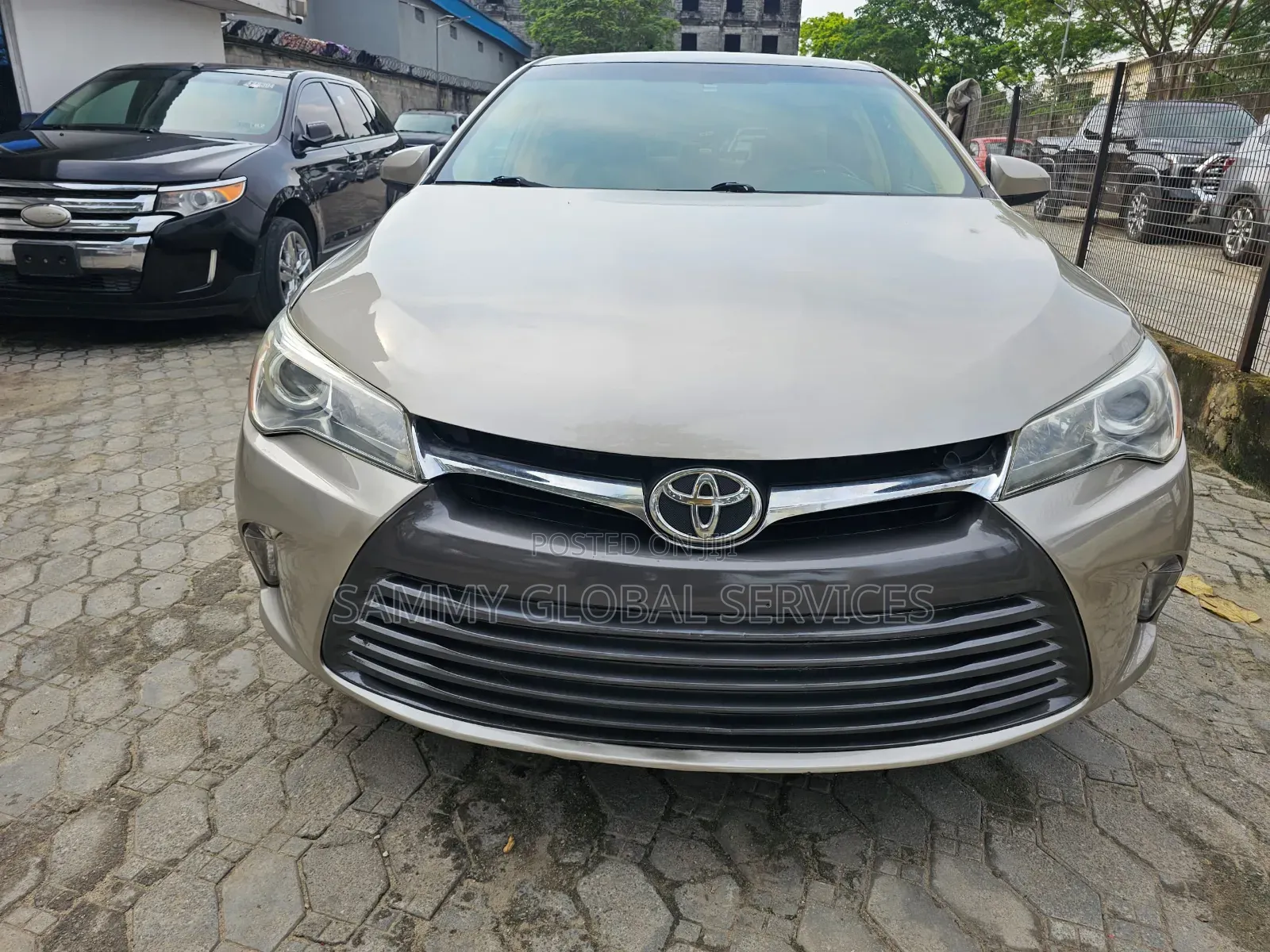 Toyota Camry LE 4dr Sedan (2.5L 4cyl 6A) 2015 Gold