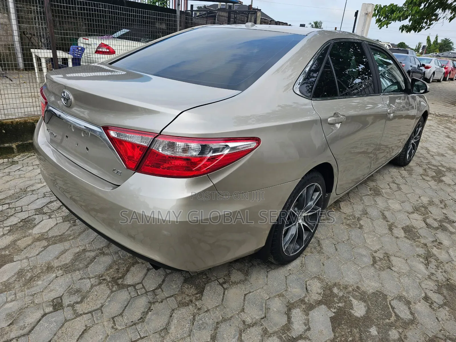 Toyota Camry LE 4dr Sedan (2.5L 4cyl 6A) 2015 Gold