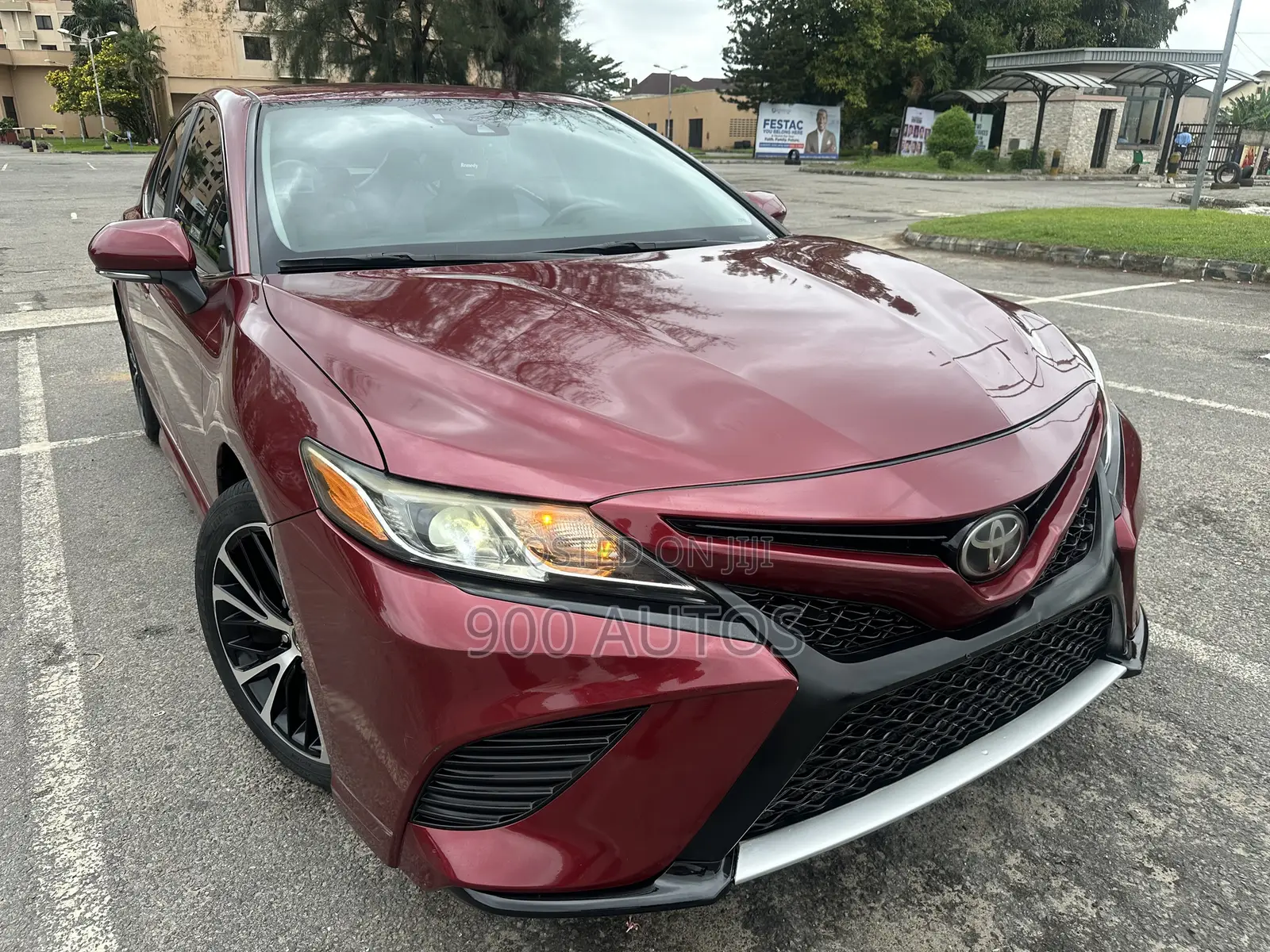 Toyota Camry SE FWD (2.5L 4cyl 8AM) 2018 Red