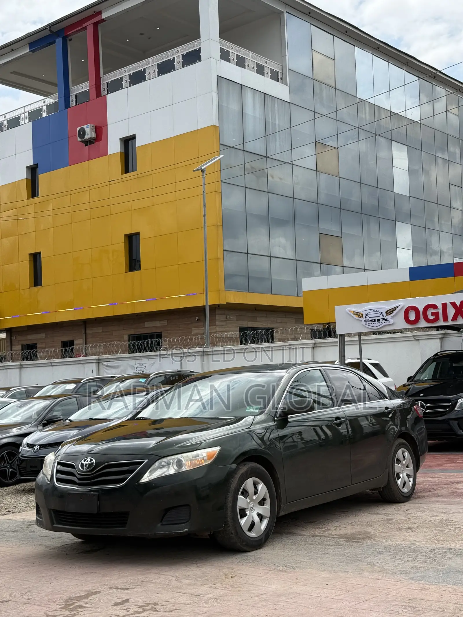 Toyota Camry LE 4dr Sedan (2.5L 4cyl 6AM) 2010 Gray