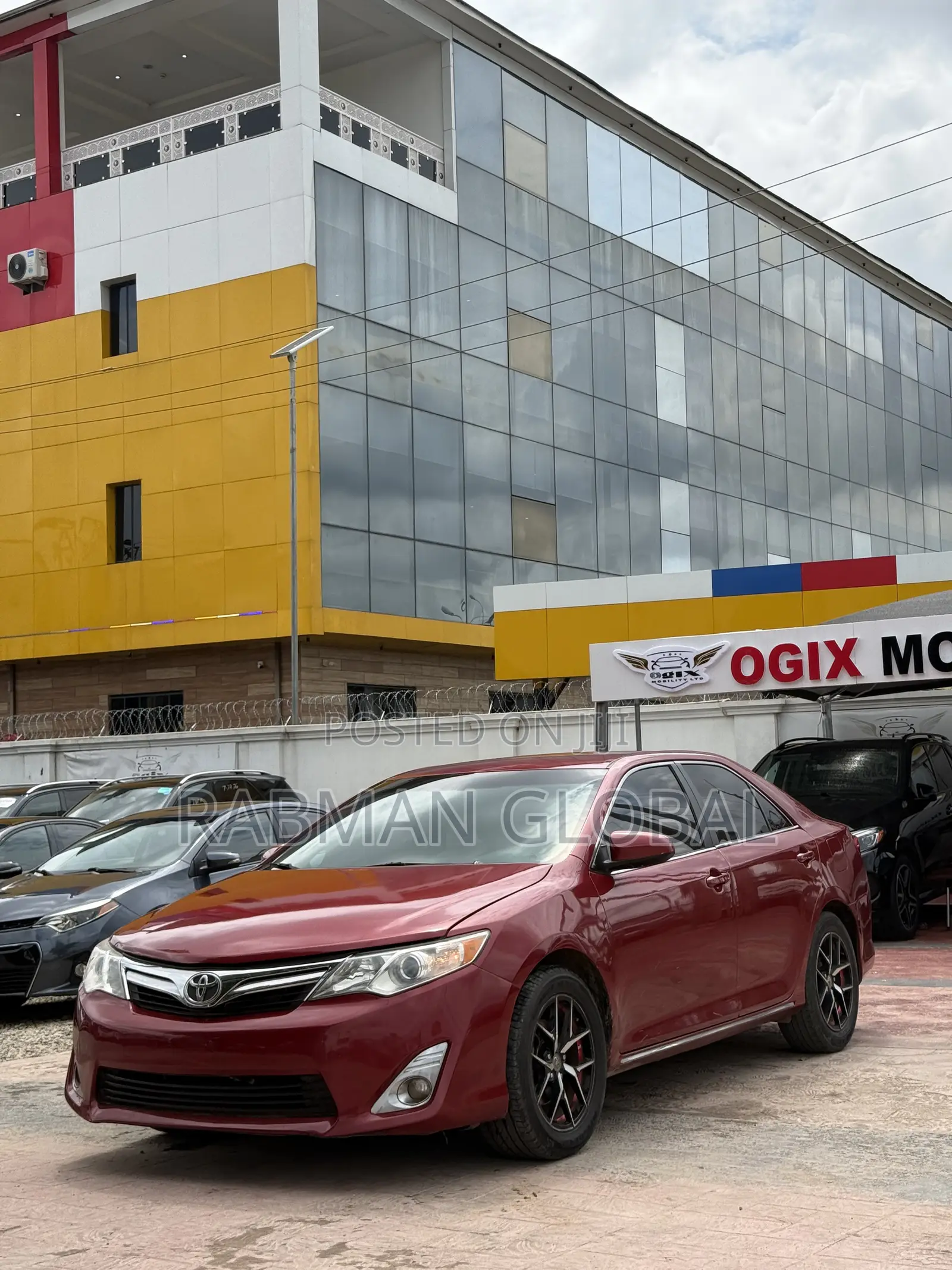 Toyota Camry LE 4dr Sedan (2.5L 4cyl 6A) 2013 Red