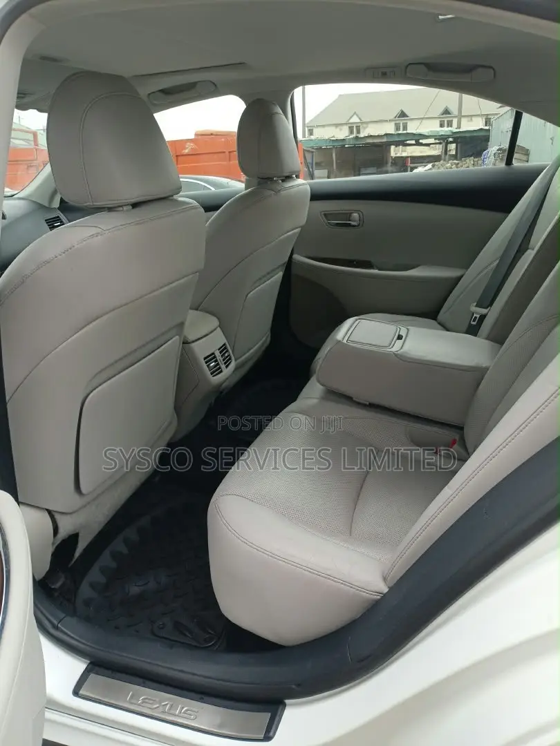 Lexus ES 2012 White